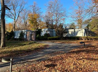 25 Sousa Dr, Port Washington, NY 11050