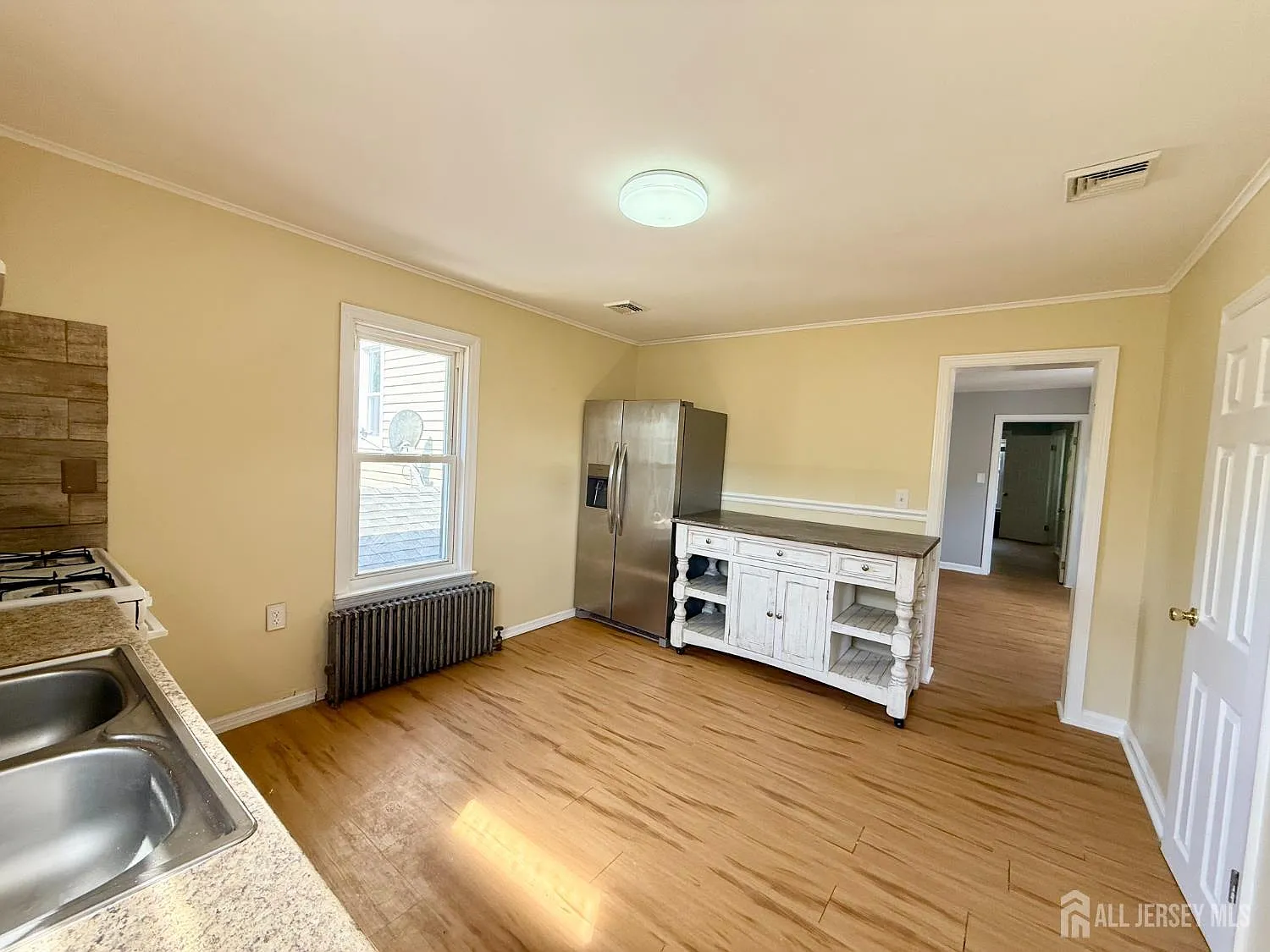 1 bed, 1.0 bath, $1,900 — Photo 3