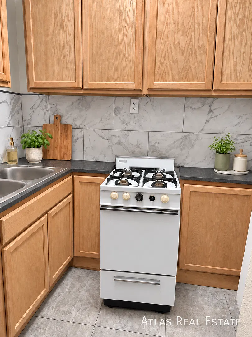 **Two Weeks Free! Affordable One-Bedroom In City Park West** — Photo 4