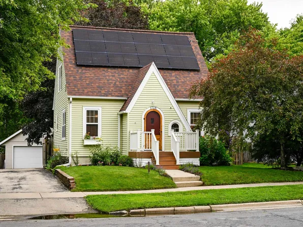 1718 Schlimgen Ave, Madison, WI 53704