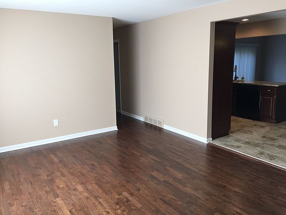 3rd image of 20215 Lawndale St