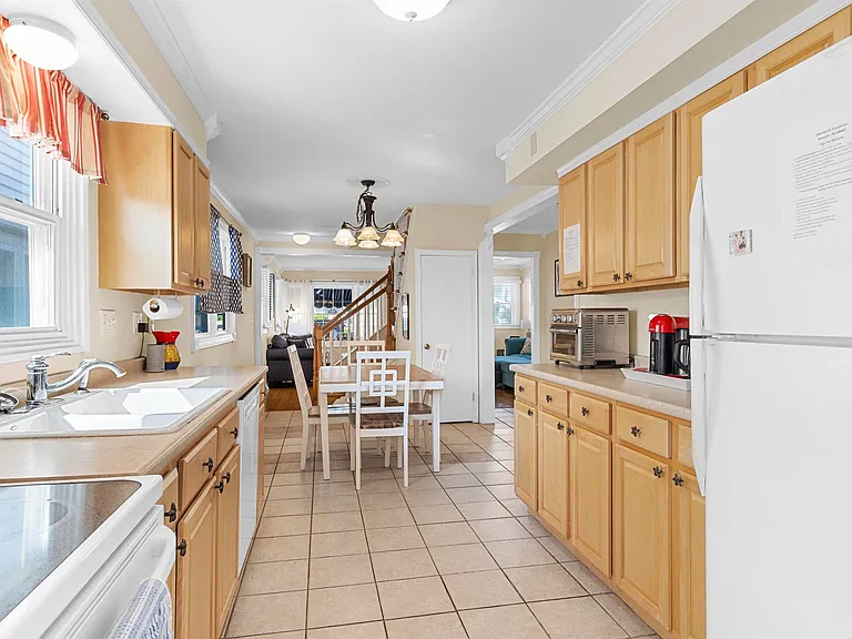 29 N Frontenac Ave #A — Photo 11