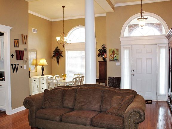4th image of 109 Steeplechase Cir