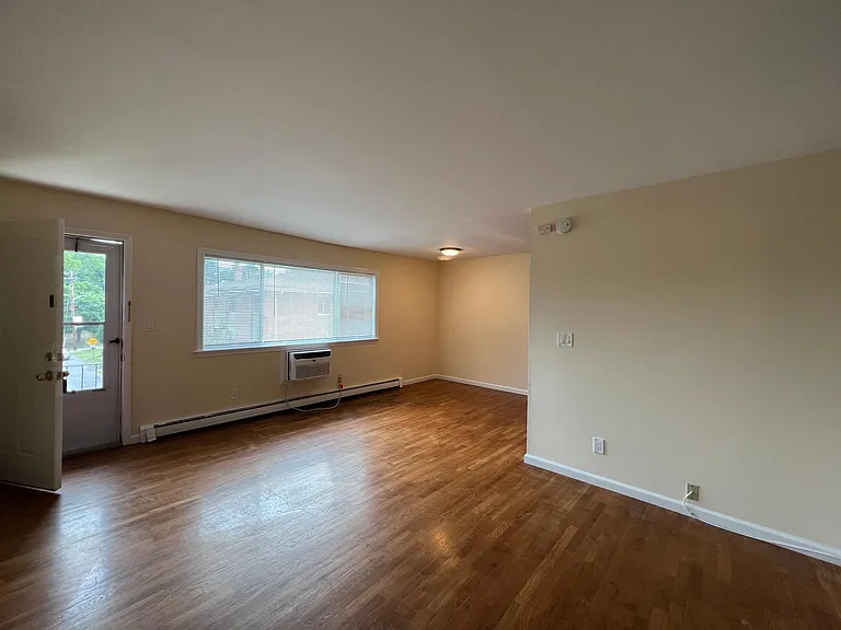 18 Waldron Ave #2B — Photo 3