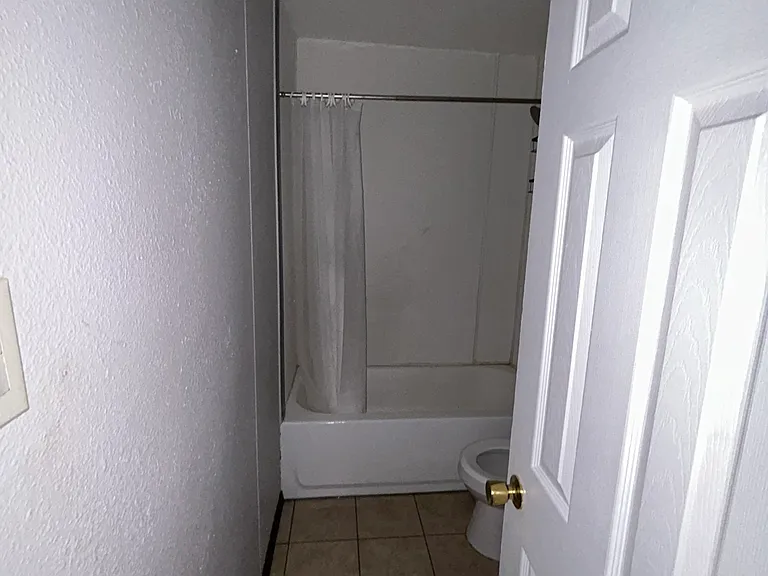 12 Agnes Dr — Photo 4