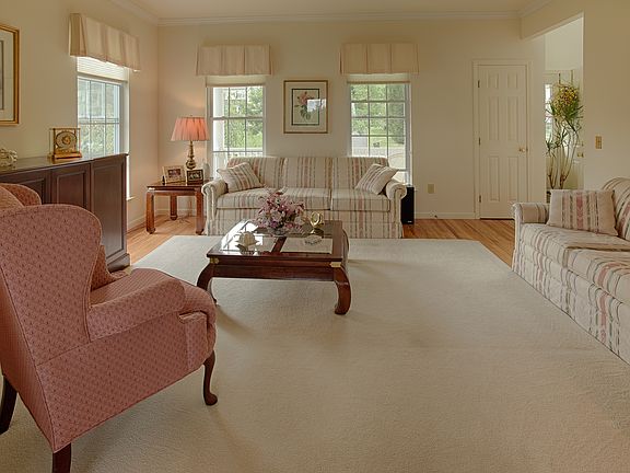 5th image of 1384 High Point Dr