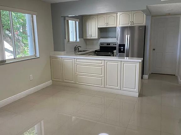 5th image of 6229 SW 131st Pl #2