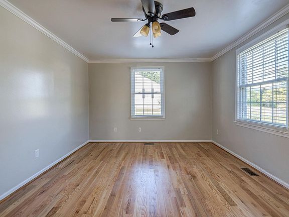 4th image of 1106 Penley Blvd