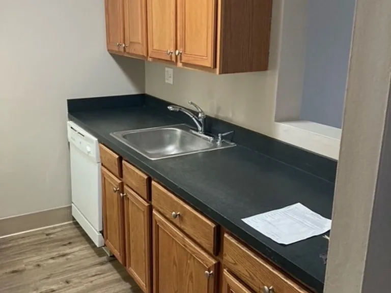 550 Walnut St — Photo 9