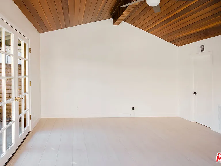 4933 Collett Ave — Photo 50