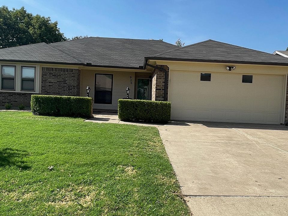 1st image of 926 Thistle Ridge Ln