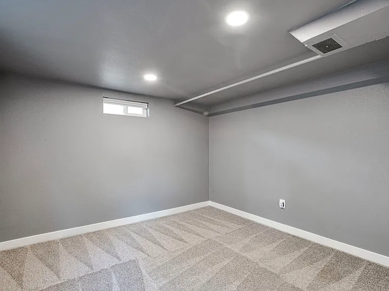 5231 Julian St — Photo 15