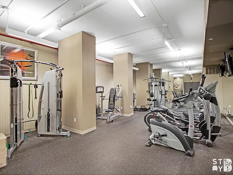 525 Clinton Ave #4G — Photo 17