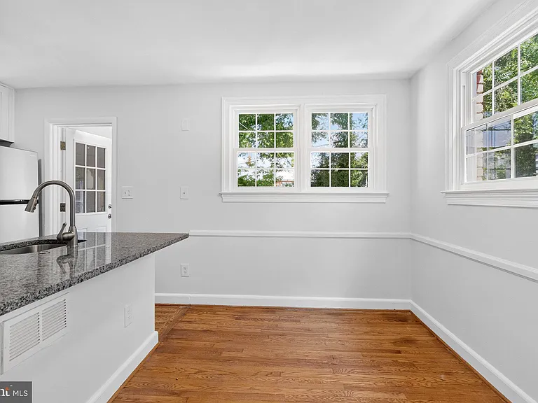 1607 W Braddock Rd — Photo 9