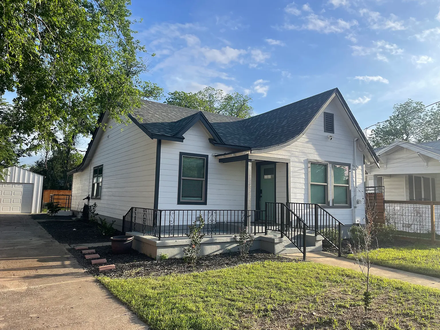 3 bed, 1470 sqft, $2,000 — Photo 1