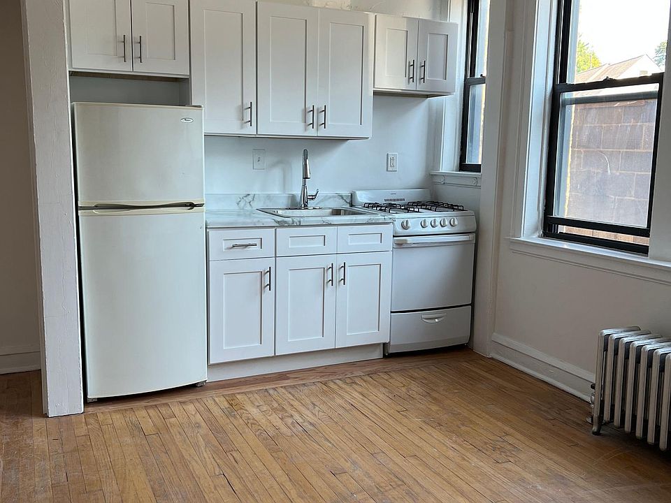 1st image of 4505 N Lincoln Ave APT 1C