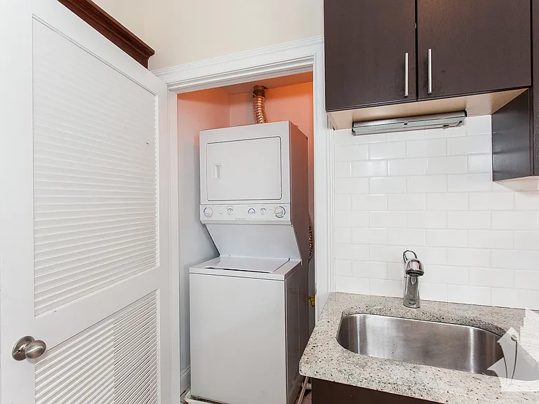1436 W Addison St — Photo 13
