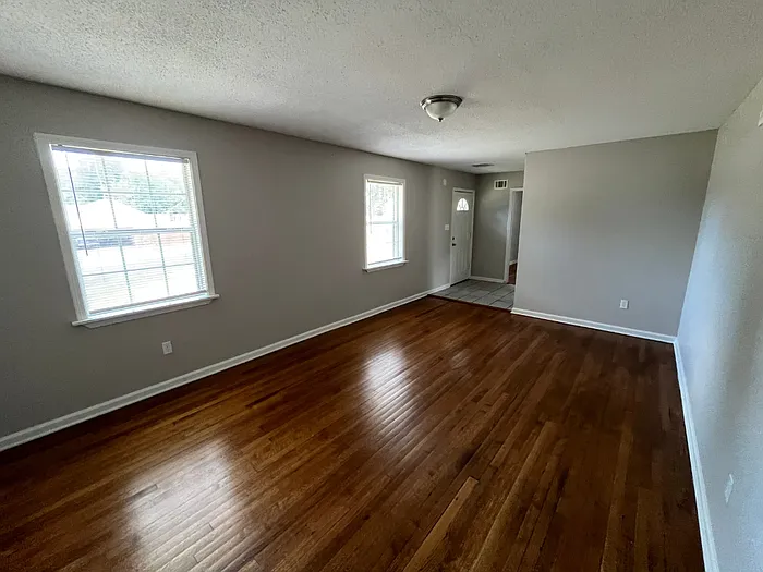 4 bed, 2.0 bath, 2393 sqft, $1,695 — Photo 2
