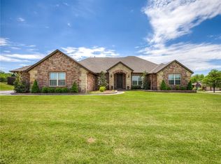 10461 Meadow Ridge Rd, Edmond, OK 73025