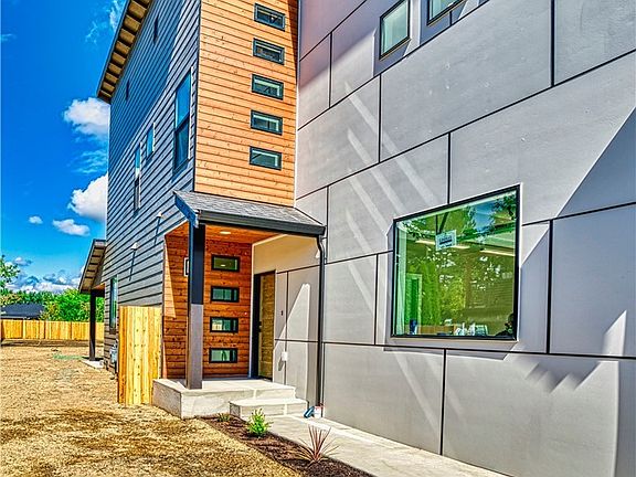 3rd image of 5201 138th St NE #1