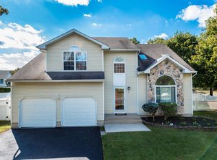 2 Sherrybrooke Dr, Howell, NJ 07731