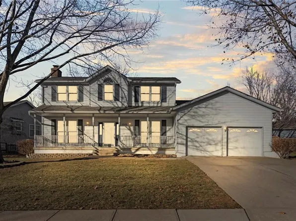 1512 SE Long Pl, Lees Summit, MO 64063