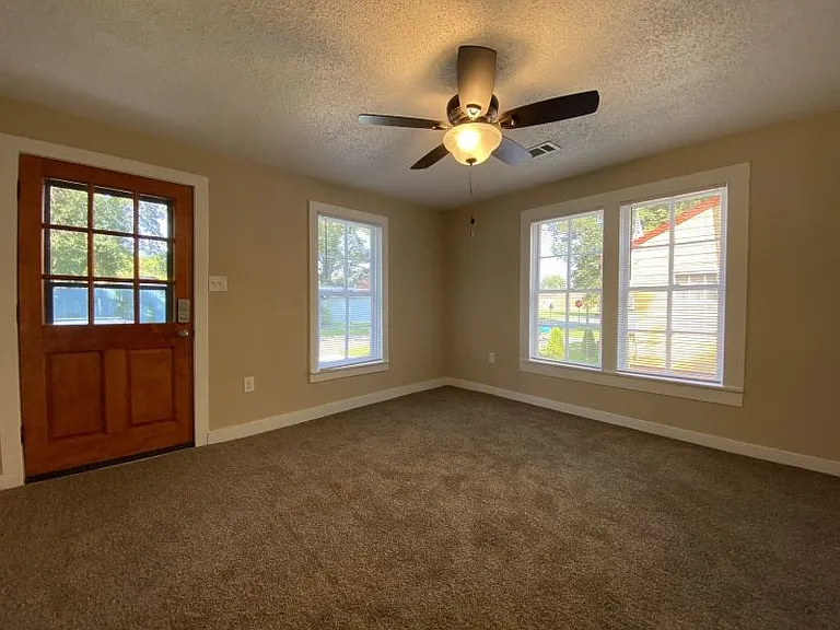 4609 Haywood St — Photo 3