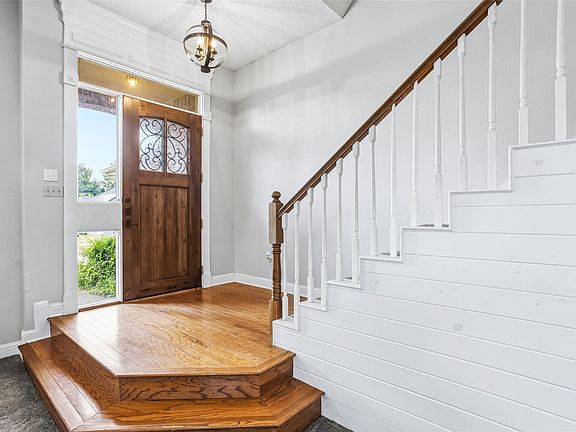 4th image of 6808 Greenleaf Dr