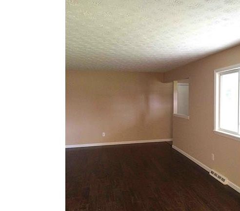 3rd image of 3714 Maplecrest Ave