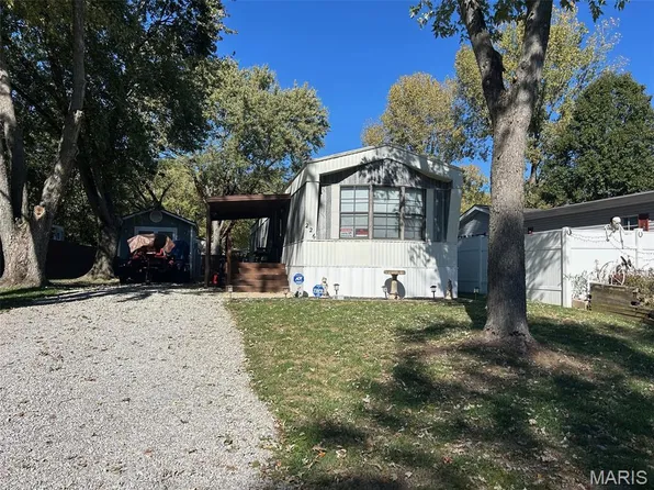 226 Meddows Ln, O'Fallon, IL 62269