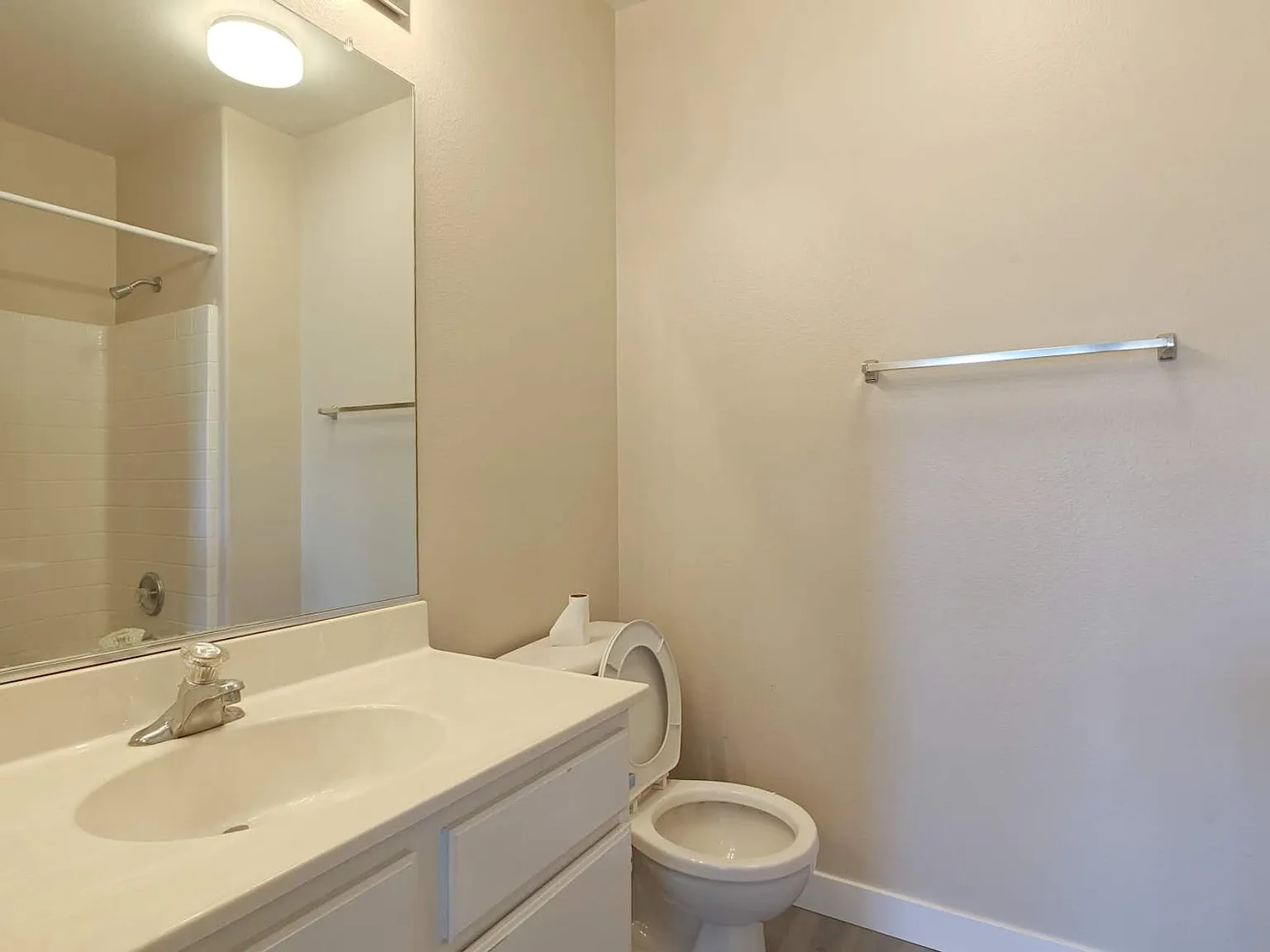 3 bed, 1408 sqft, $2,600 — Photo 4