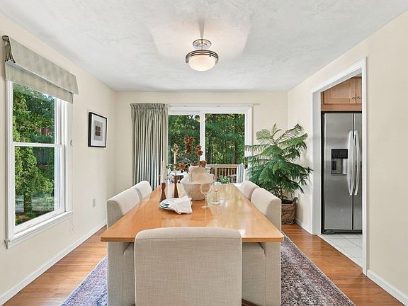 3rd image of 159 Brattle St