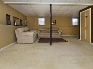 43 Pomfret Rd, Tewksbury, MA 01876