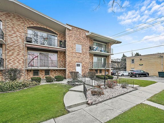 3rd image of 10225 S Komensky Ave APT 1H