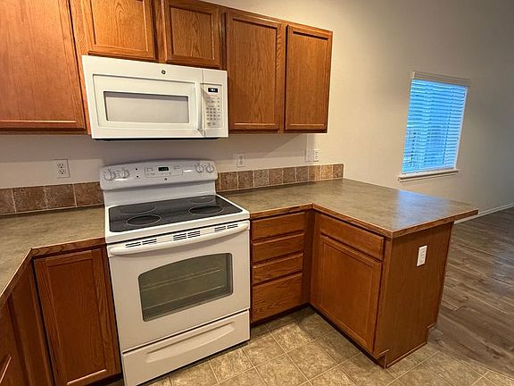 2nd image of 1403 E Crossroads Dr