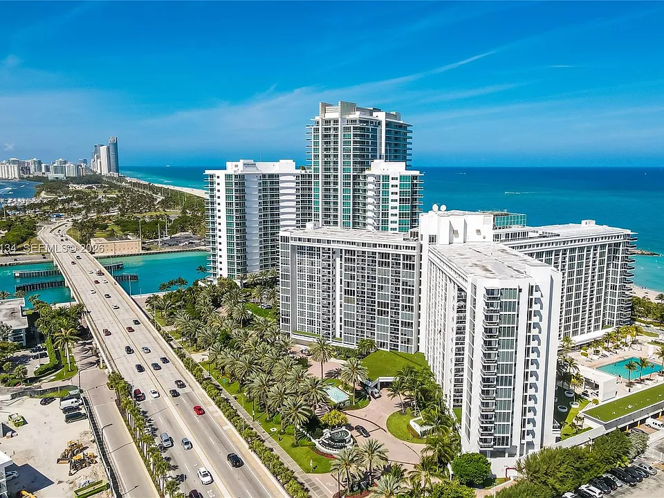 10275 Collins Ave #417