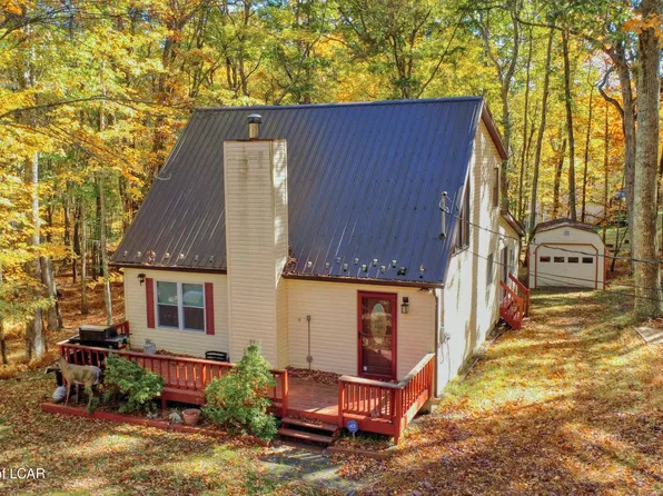 125 Evergreen Ct, Hawley, PA 18428