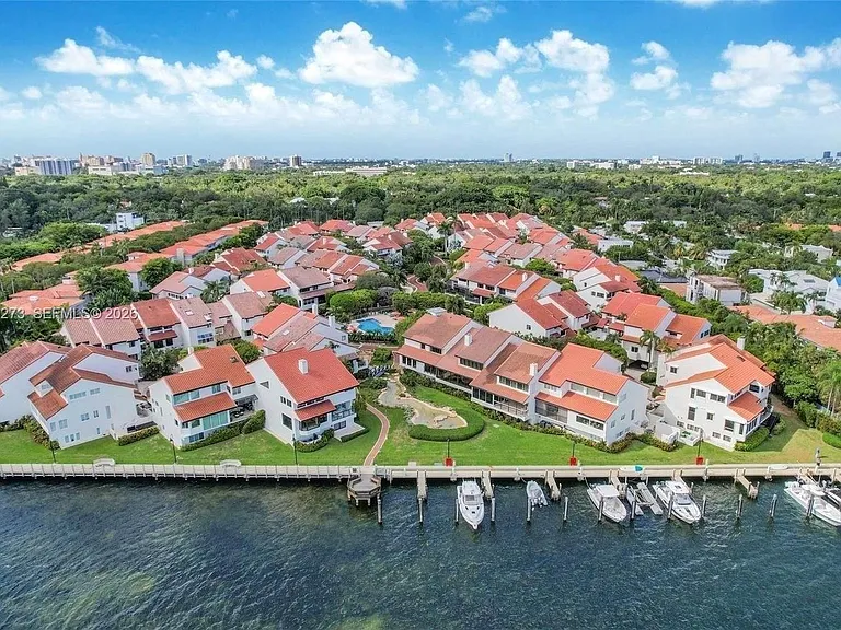 2000 S Bayshore Dr #58 — Photo 30
