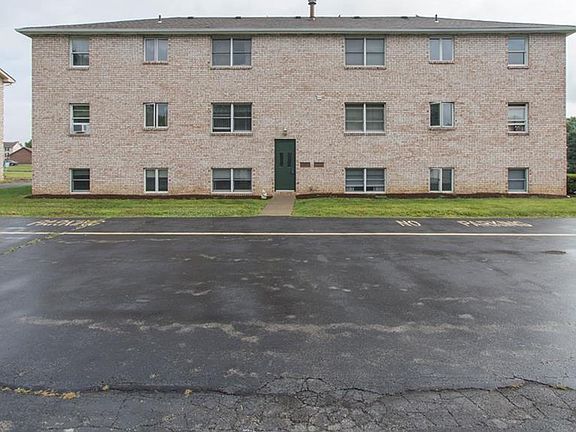 3rd image of 912 Pearson Cir Unit 2