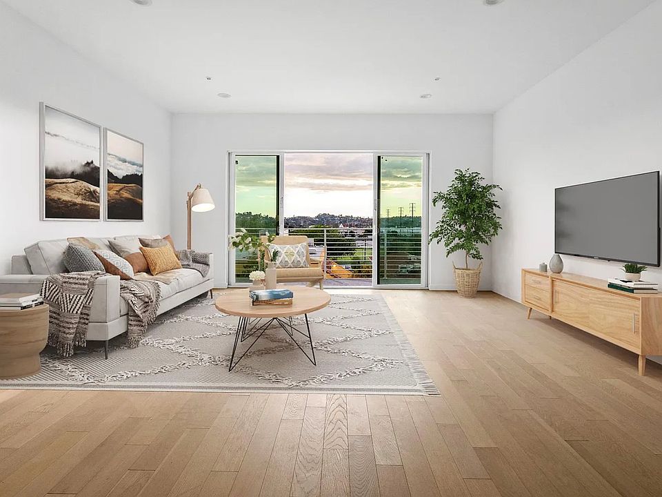 1st image of 3059 Begonia Pl