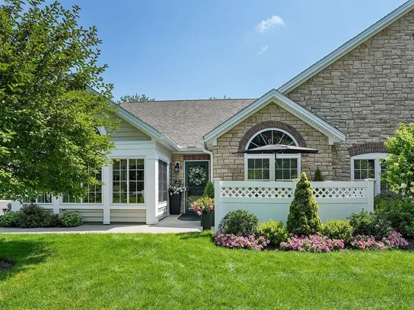 108 Stonybrook Way #108, South Hadley, MA 01075