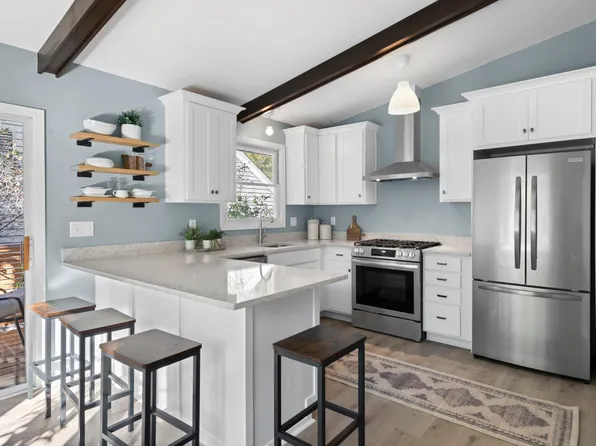 2948 Ewing Ave N, Robbinsdale, MN 55422