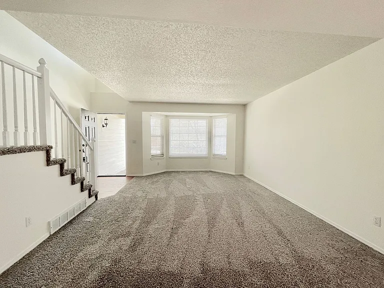 6675 Stonehedge Dr — Photo 5