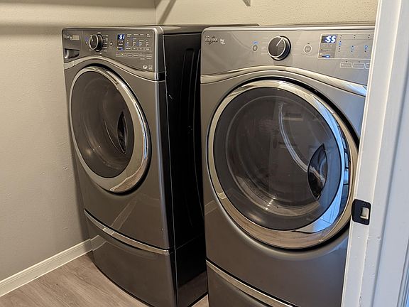 4th image of 1037 Glenview Dr