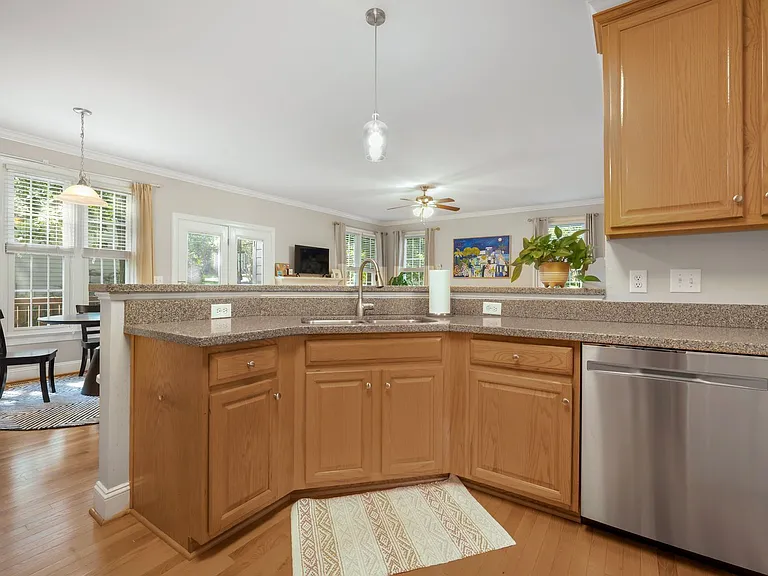 100 Spring Valley Ln — Photo 9