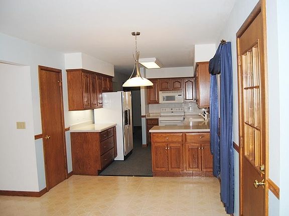 5th image of 1222 Oakwood Ln