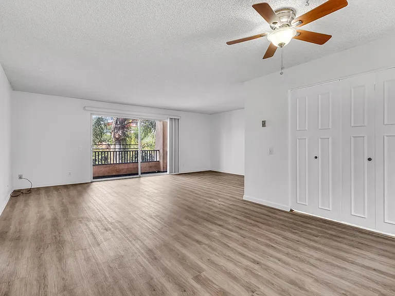 2510 Clairemont Dr #203 — Photo 11