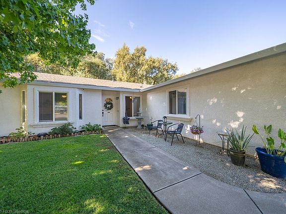 3rd image of 3694 Brentwood Ln