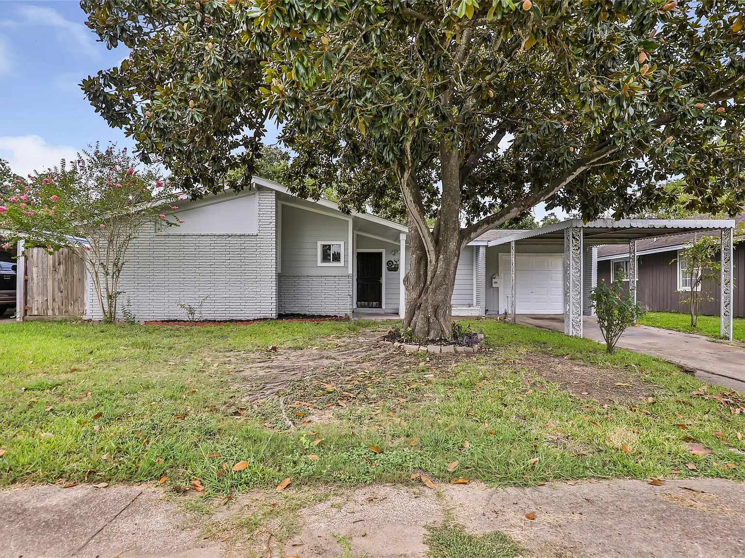 4 bed, 2.0 bath, 1940 sqft, $1,900 — Photo 2