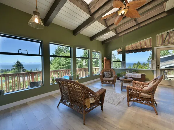 5125 Salal Rd, Sechelt, BC V7Z 0B7